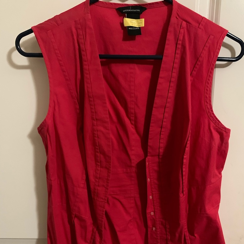 Medium Red and yellow vests